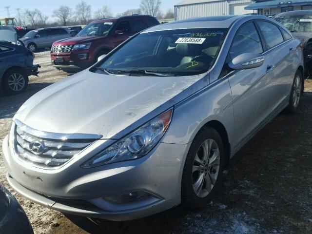 5NPEC4AC5BH142492 - 2011 HYUNDAI SONATA SE SILVER photo 2