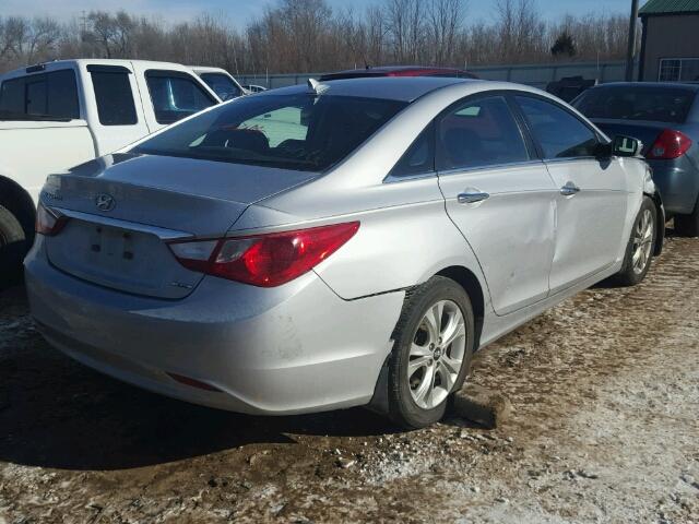 5NPEC4AC5BH142492 - 2011 HYUNDAI SONATA SE SILVER photo 4