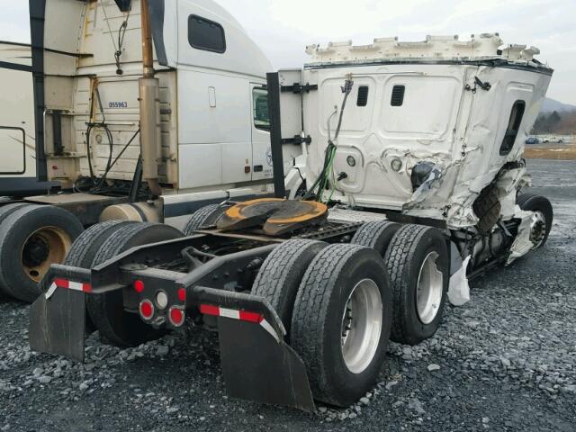 3AKJGLD51GSHH6505 - 2016 FREIGHTLINER CASCADIA 1 WHITE photo 4