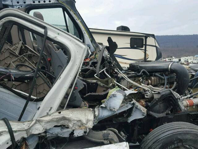 3AKJGLD51GSHH6505 - 2016 FREIGHTLINER CASCADIA 1 WHITE photo 5