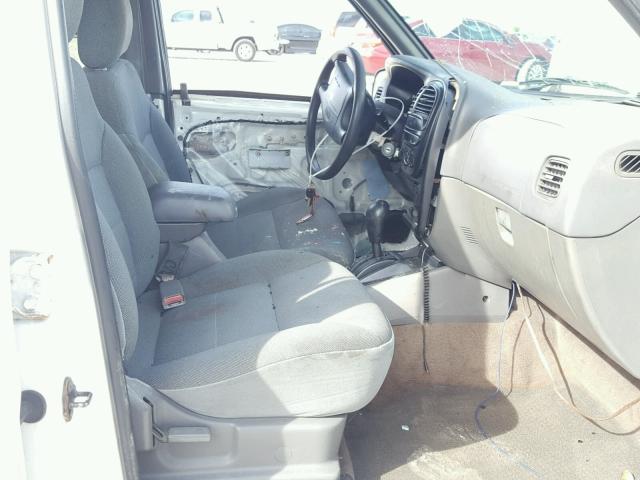 KNDJB723925158518 - 2002 KIA SPORTAGE WHITE photo 5