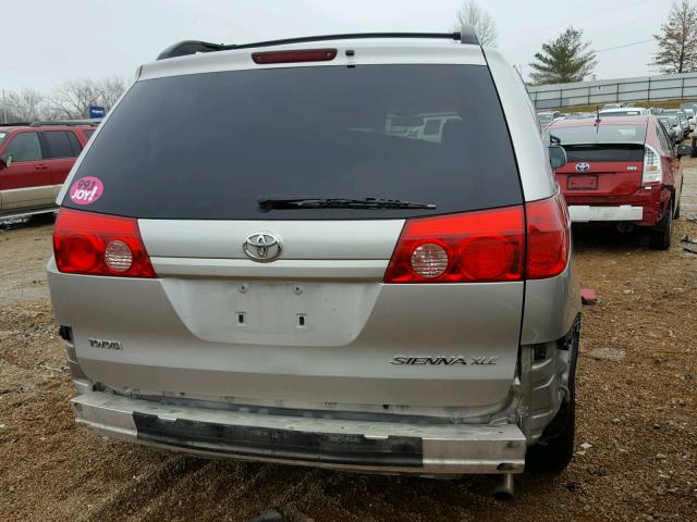 5TDYK4CC9AS312004 - 2010 TOYOTA SIENNA XLE SILVER photo 4