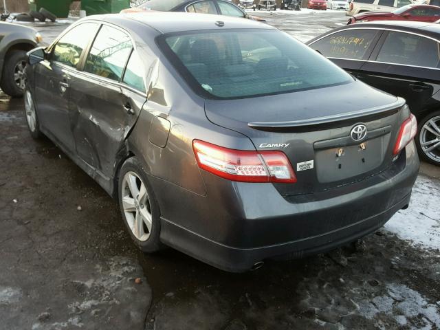 4T1BF3EK8BU203227 - 2011 TOYOTA CAMRY BASE GRAY photo 3