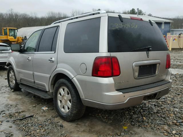 5LMFU28R03LJ34662 - 2003 LINCOLN NAVIGATOR SILVER photo 3