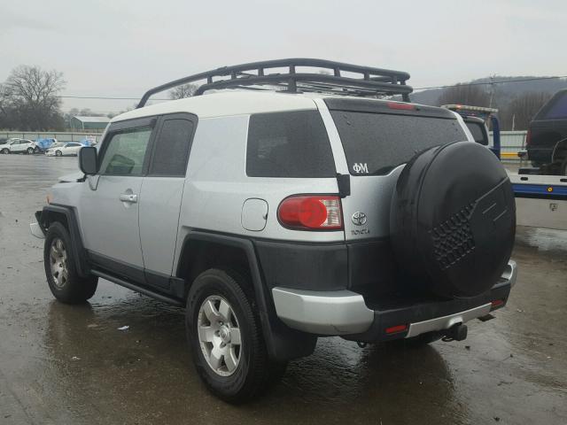 JTEBU11F770048011 - 2007 TOYOTA FJ CRUISER SILVER photo 3