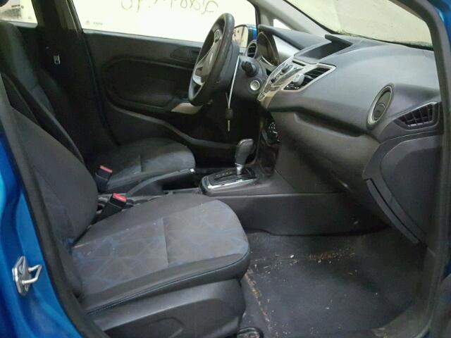 3FADP4BJ2CM128791 - 2012 FORD FIESTA SE BLUE photo 5