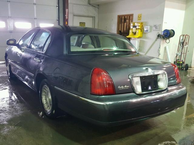 1LNHM81WX1Y717643 - 2001 LINCOLN TOWN CAR E BLACK photo 3