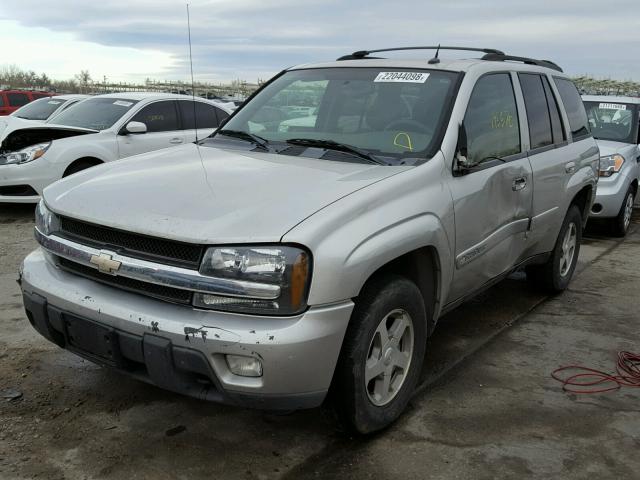 1GNDT13S442367075 - 2004 CHEVROLET TRAILBLAZE SILVER photo 2