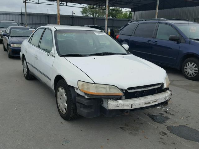 1HGCG5641YA085633 - 2000 HONDA ACCORD LX WHITE photo 1