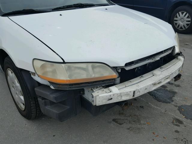 1HGCG5641YA085633 - 2000 HONDA ACCORD LX WHITE photo 9