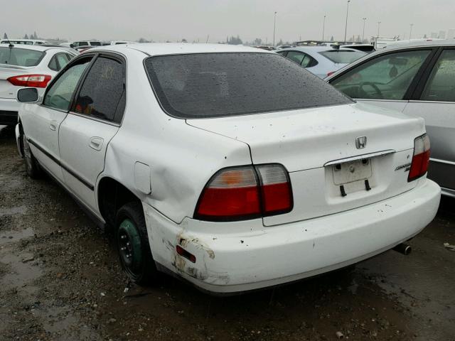 1HGCD5630TA041812 - 1996 HONDA ACCORD LX WHITE photo 3