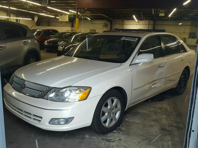 4T1BF28B81U142692 - 2001 TOYOTA AVALON XL WHITE photo 2