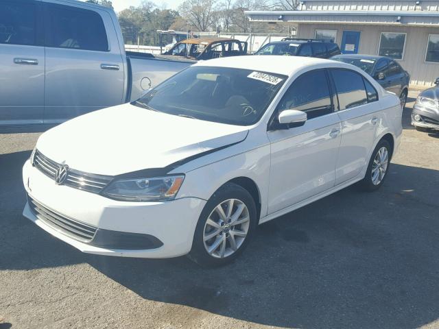 3VWD07AJ4EM305679 - 2014 VOLKSWAGEN JETTA SE WHITE photo 2