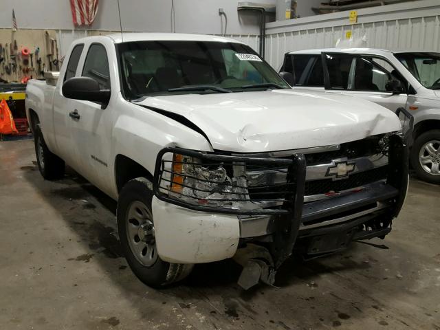 1GCSKPE38AZ274168 - 2010 CHEVROLET SILVERADO WHITE photo 1