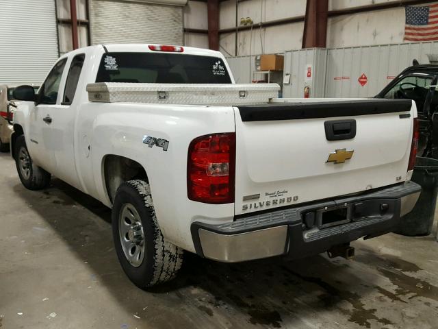 1GCSKPE38AZ274168 - 2010 CHEVROLET SILVERADO WHITE photo 3