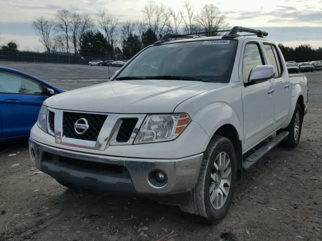 1N6AD0EV8AC426464 - 2010 NISSAN FRONTIER C WHITE photo 2