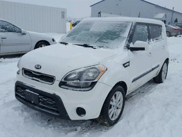 KNDJT2A58D7759526 - 2013 KIA SOUL WHITE photo 2