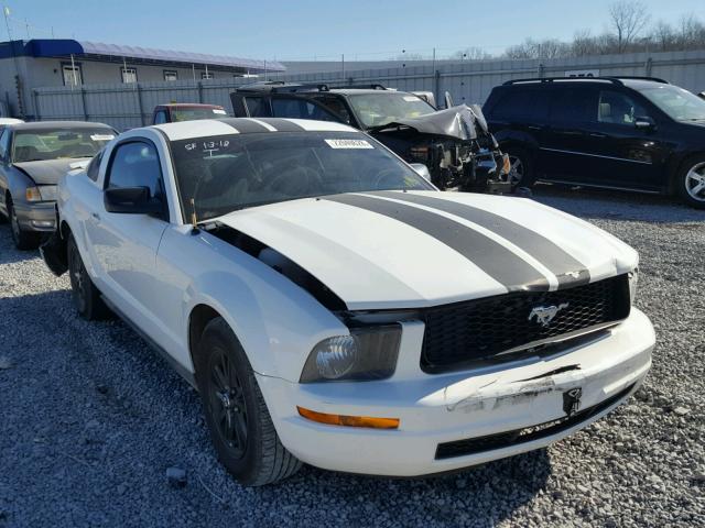 1ZVFT80N975329124 - 2007 FORD MUSTANG WHITE photo 1