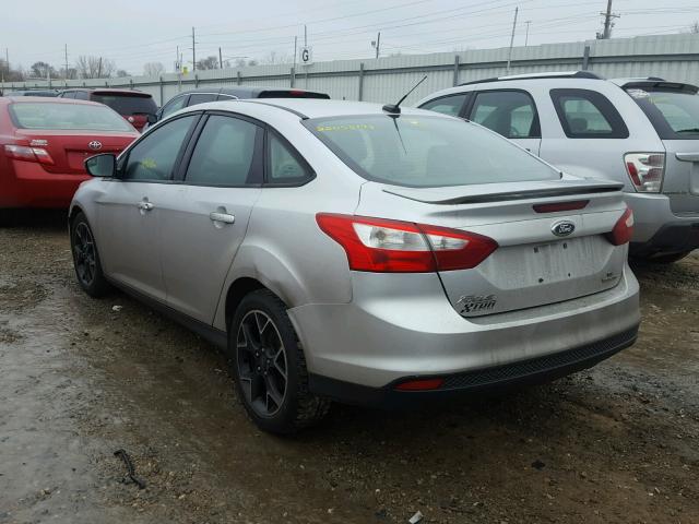 1FAHP3F26CL385601 - 2012 FORD FOCUS SE SILVER photo 3