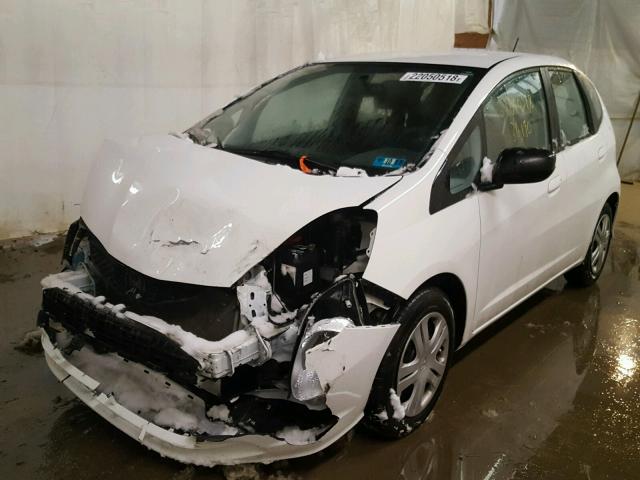 JHMGE88269S061020 - 2009 HONDA FIT WHITE photo 2