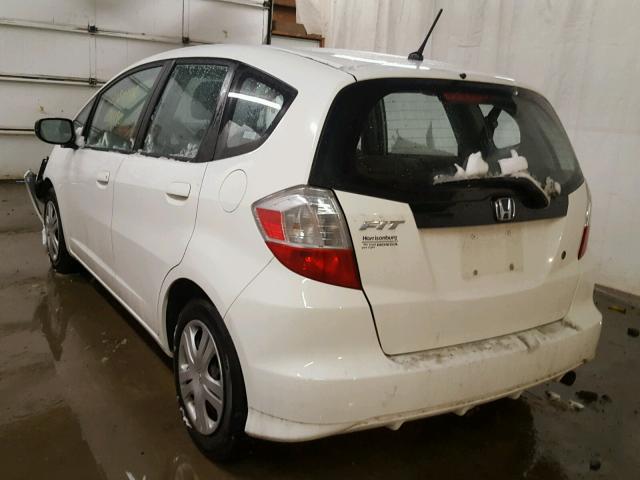 JHMGE88269S061020 - 2009 HONDA FIT WHITE photo 3