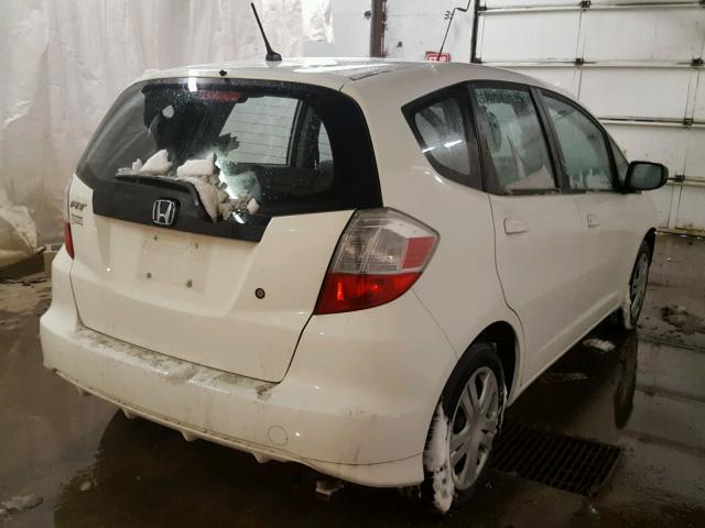 JHMGE88269S061020 - 2009 HONDA FIT WHITE photo 4