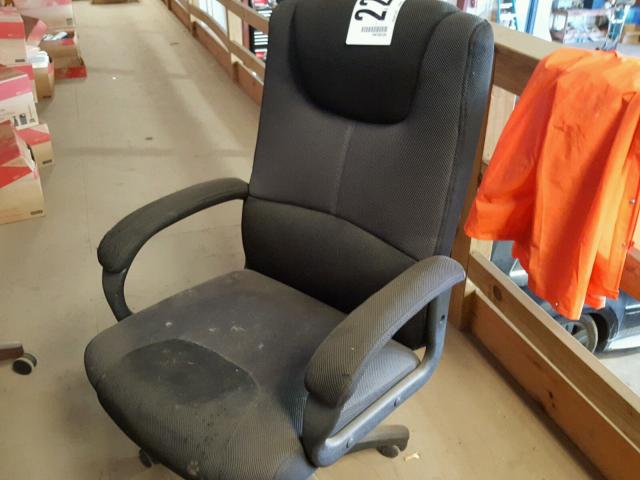  - 2000 USED DESK CHAIR  photo 1