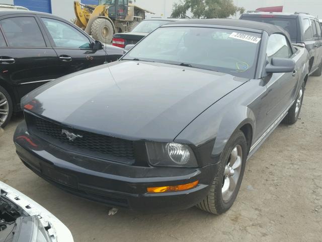 1ZVFT84N375282196 - 2007 FORD MUSTANG BLACK photo 2