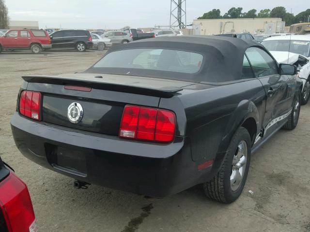 1ZVFT84N375282196 - 2007 FORD MUSTANG BLACK photo 4