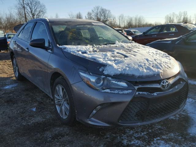 4T1BF1FK2HU374521 - 2017 TOYOTA CAMRY LE GRAY photo 1