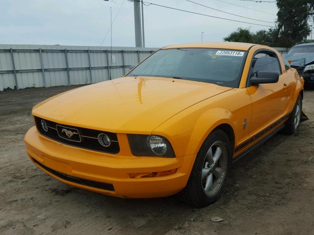 1ZVHT80N185102150 - 2008 FORD MUSTANG YELLOW photo 2