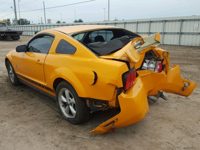 1ZVHT80N185102150 - 2008 FORD MUSTANG YELLOW photo 3