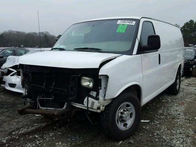 1GCWGFCA6D1150739 - 2013 CHEVROLET EXPRESS G2 WHITE photo 2