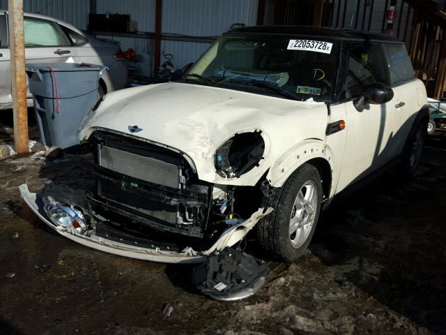 WMWSU3C5XDT375417 - 2013 MINI COOPER WHITE photo 2