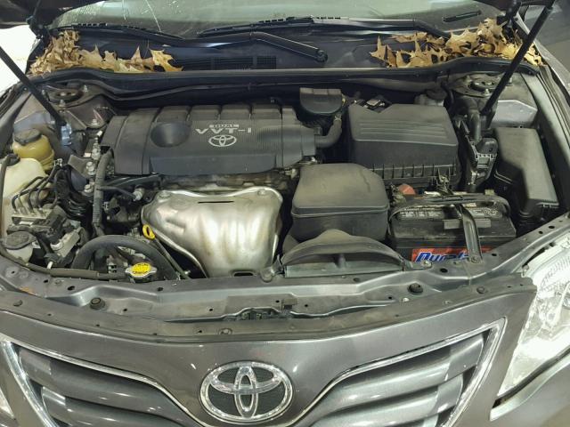 4T4BF3EK0AR009585 - 2010 TOYOTA CAMRY BASE GRAY photo 7