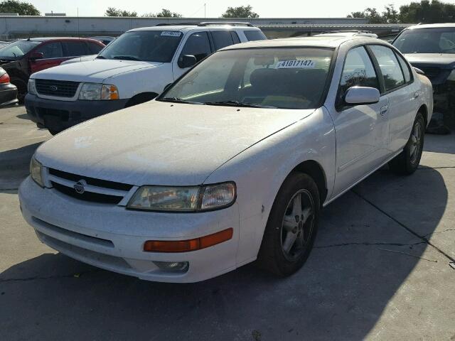 JN1CA21D2WM932566 - 1998 NISSAN MAXIMA GLE WHITE photo 2