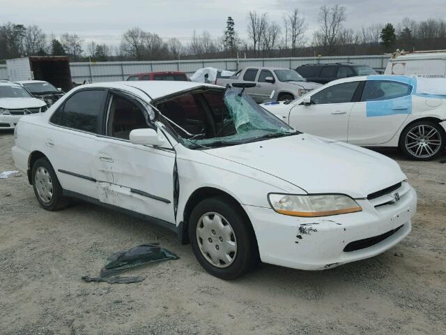 1HGCG5640WA118201 - 1998 HONDA ACCORD LX WHITE photo 1