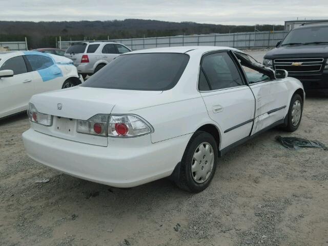 1HGCG5640WA118201 - 1998 HONDA ACCORD LX WHITE photo 4