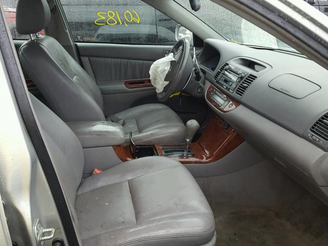 4T1BE30K15U573840 - 2005 TOYOTA CAMRY LE SILVER photo 5