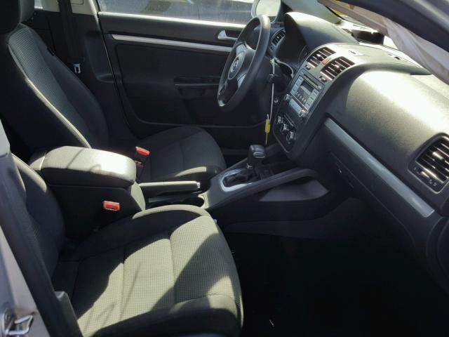 3VWJZ7AJ2AM016951 - 2010 VOLKSWAGEN JETTA S Gümüş foto 5