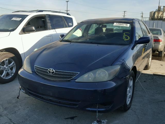 JTDBE32K030145277 - 2003 TOYOTA CAMRY LE BLUE photo 2