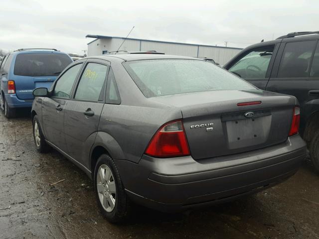 1FAHP34N47W154455 - 2007 FORD FOCUS ZX4 SILVER photo 3