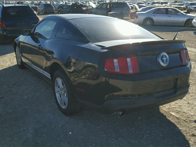 1ZVBP8AM1B5138783 - 2011 FORD MUSTANG BLACK photo 3