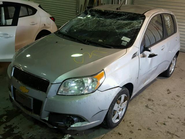 KL1TD66E89B671058 - 2009 CHEVROLET AVEO LS SILVER photo 2