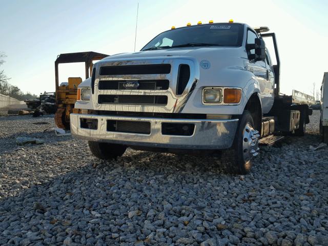 3FRWX6FK5DV489903 - 2013 FORD F650 SUPER WHITE photo 2