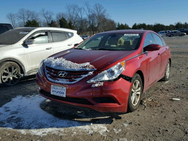 5NPEB4AC0BH179100 - 2011 HYUNDAI SONATA GLS RED photo 2