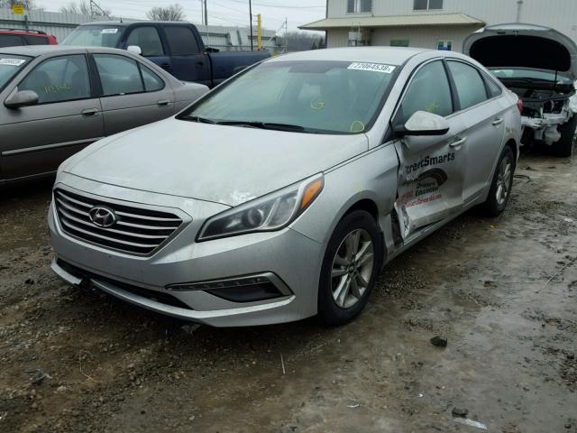 5NPE24AF5FH217551 - 2015 HYUNDAI SONATA SE SILVER photo 2