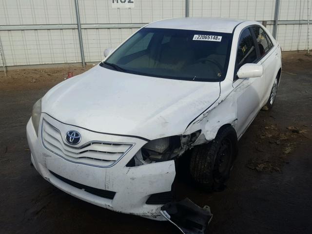 4T1BF3EK4AU540735 - 2010 TOYOTA CAMRY BASE WHITE photo 2