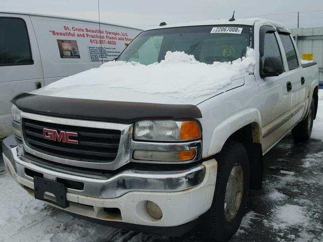 2GTEK13T351187922 - 2005 GMC NEW SIERRA WHITE photo 2