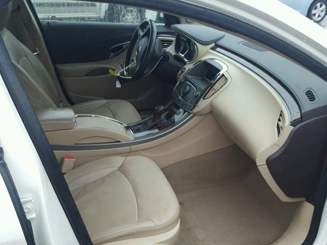 1G4GF5E31CF136969 - 2012 BUICK LACROSSE P WHITE photo 5